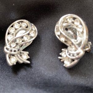 Vintage Lisner rhinestone clip earrings